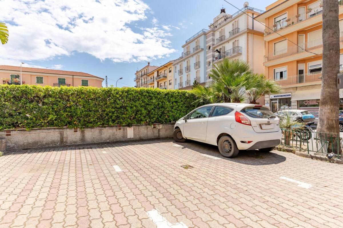 Thekeystudio, Colori Del Mare With Private Parking In 2 Mins From The Beach Bordighera Esterno foto